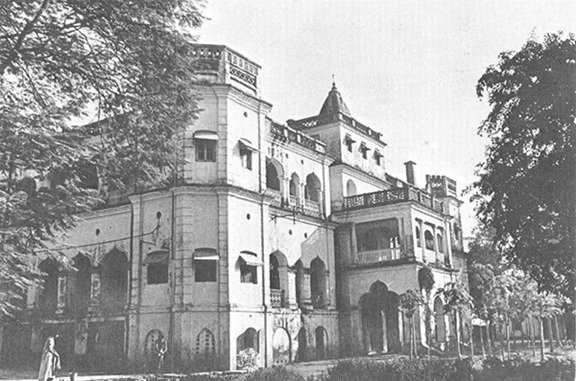 নাগওয়া-তে জ্ঞান চক্রবর্তীর বাড়ি—‘জয় বাবা ফেলুনাথ’-এ ঘোষালদের বাড়ি।