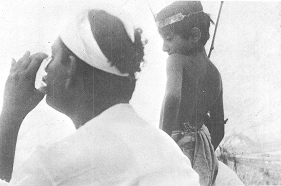 চায়ের বিরতি। পরিচালক ও অপু।