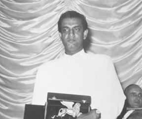 ভেনিস চলচ্চিত্র উৎসবে (১৯৫৭) ‘গোল্ডেন লায়ন অফ সেন্ট মার্ক’ পুরস্কার বিজয়ী সত্যজিৎ