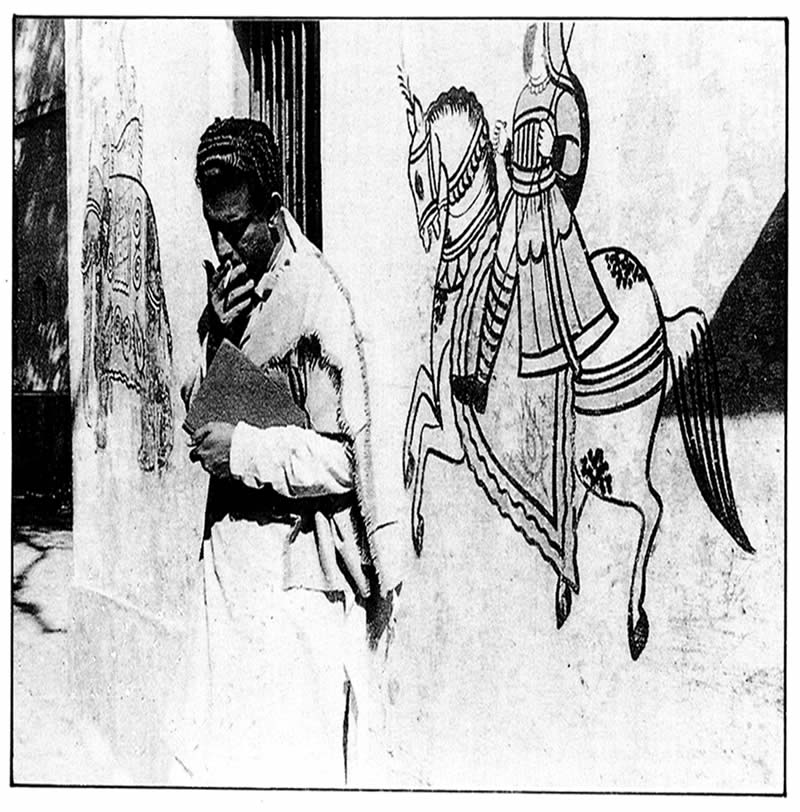 অপরাজিত: কাশীর লোকেশনে পরিচালক।