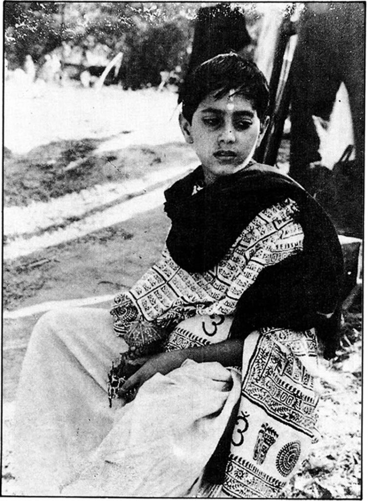 অপরাজিত: পুরোহিত-বেশে ছোট অপু।