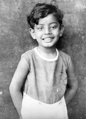 শৈশবের দিনগুলিতে, সত্যজিৎ