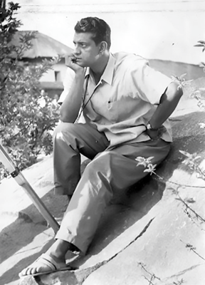 অভিযান (১৯৬২) ছবির দৃশ্যগ্রহণের পূর্বে পরিচালক