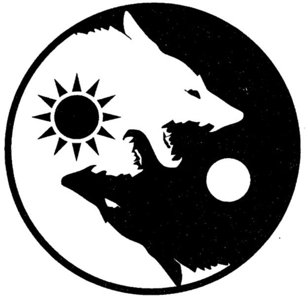 দানব নেকড়ে স্কল ও হাটি যথাক্রমে সূর্য ও চন্দ্রকে গিলে ফেলার জন্য ধাওয়া করেছে।