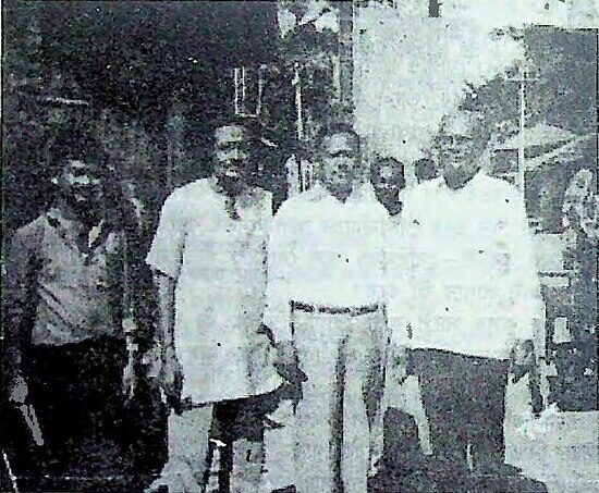 বাঁ দিক থেকে ডাঃ সন্দীপ পাল, লেখক, বিষপাথর চিকিৎসক ডাঃ উত্তমকুমার বিশ্বাস ও যুক্তিবাদী সমিতির সহ-সভাপতি ডাঃ বিরল মল্লিক।