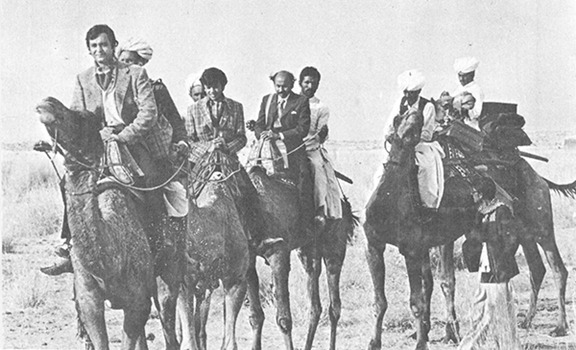 উটের পিঠে ফেলু, তোপ্সে আর আধমরা জটায়ু।