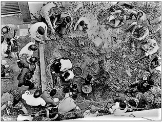 মৃতদেহের খোঁজে তোলপাড় করে চলছে খোঁড়াখুঁড়ি